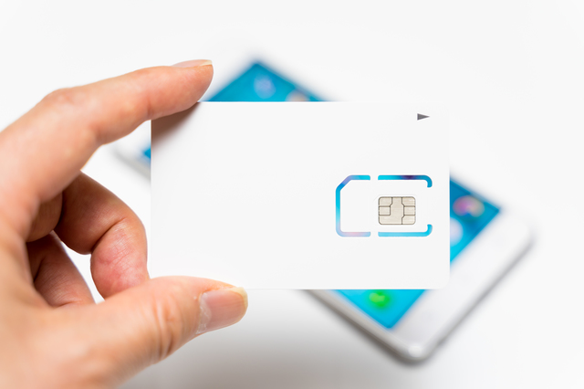 WiFiのレンタルかSIMカードを選ぶならどちらがお得なの？